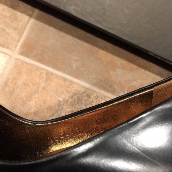 Gucci Black Leather with Gold Hardware Heels - Picture 6 of 8